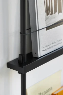 Revistero Moebe, Black-black