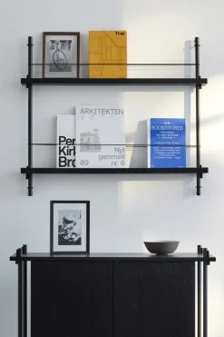 Revistero Moebe, Black-black