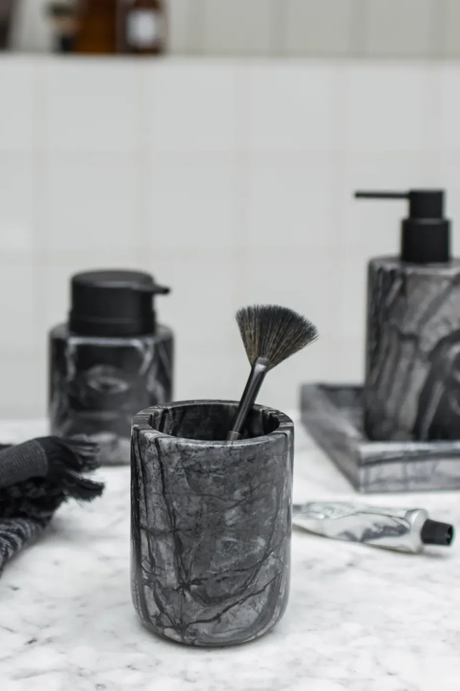 Vaso portacepillos Marble 10 cm, Negro-gris