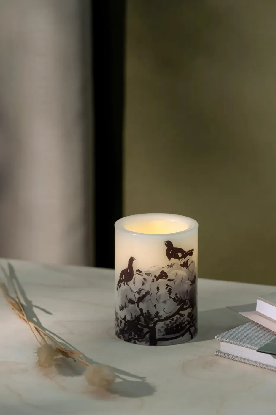 Vela LED Teemu Järvi x Muurla Ø7,5x10 cm, Winter Carpercaillie