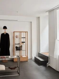 Vitrina Japanese grande, Roble aceitado en tono cálido