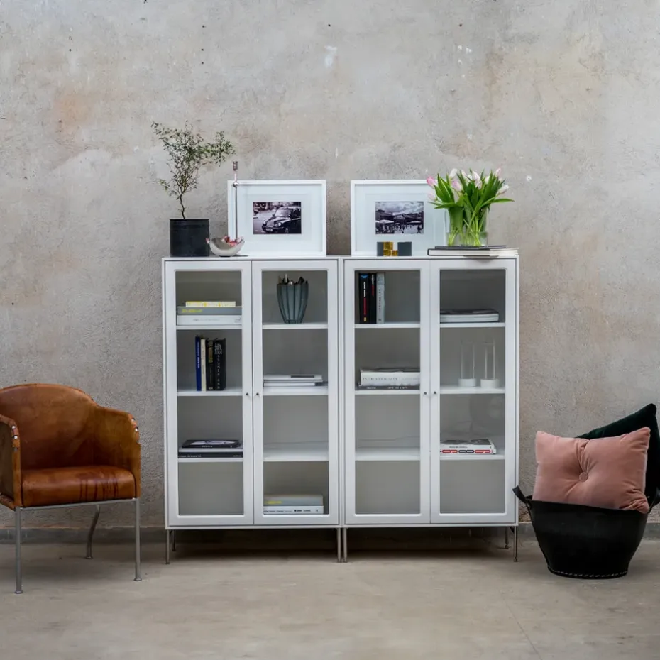 Vitrina Volt 130 cm blanco lacado, Detalles en acero inoxidable